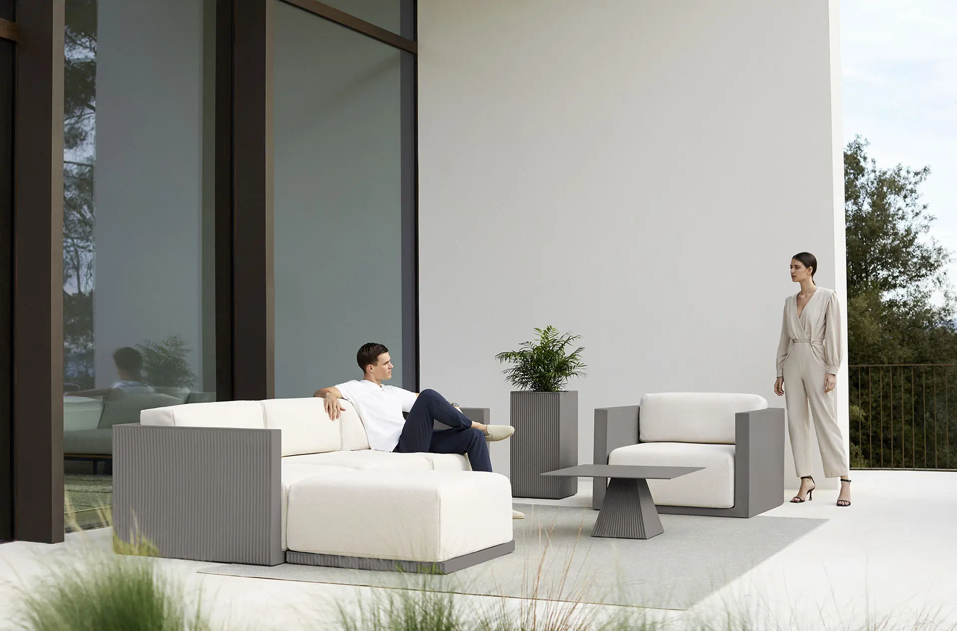 Gatsby modular sofa and planters by Vondom