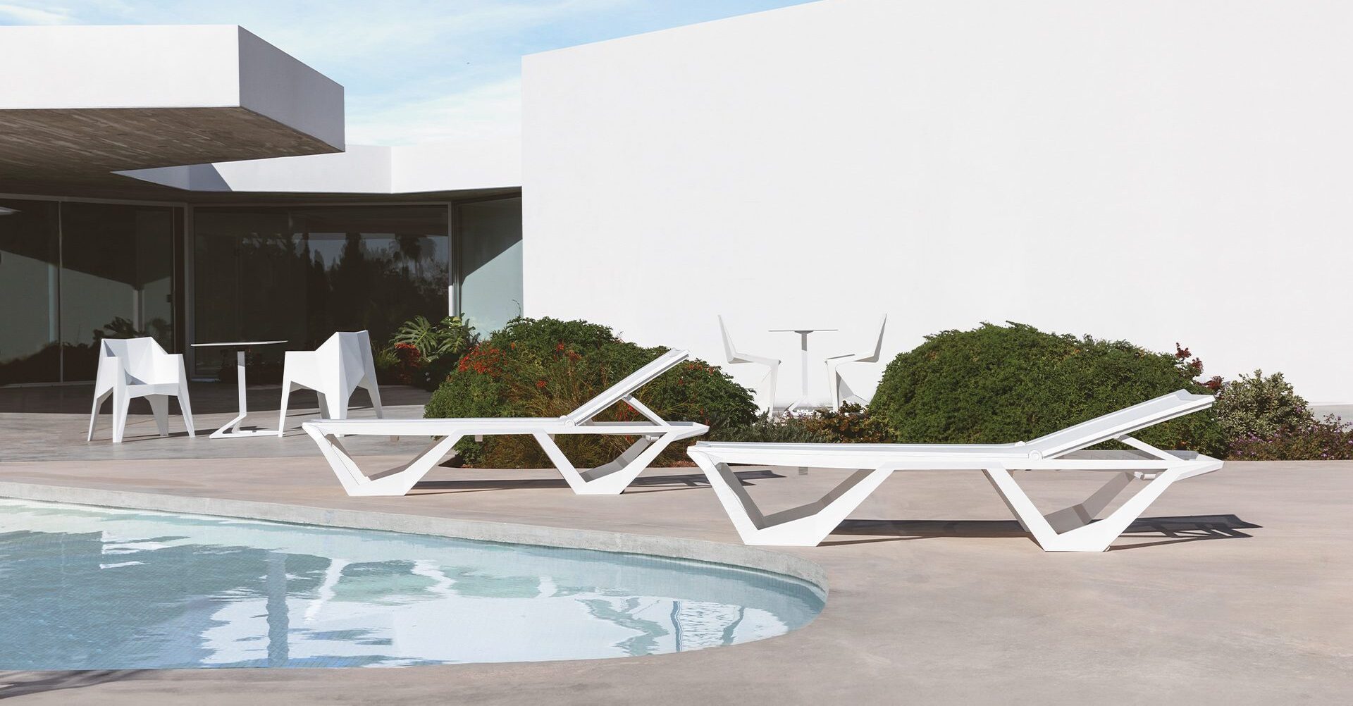 4 Stackable sun loungers: reinventing outdoor relaxation